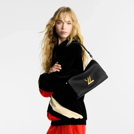 louis-vuitton-soft-twist–M24639_PM1_Cropped worn view